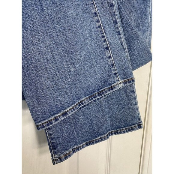 Levis Women’s 415 Relaxed Bootcut Denim Jeans Medium Wash 33 - Picture 3 of 8